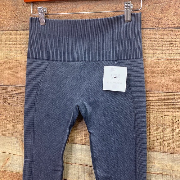 Rivals & Resilience Midnight Gray Motto Legging NWT - Picture 2 of 6